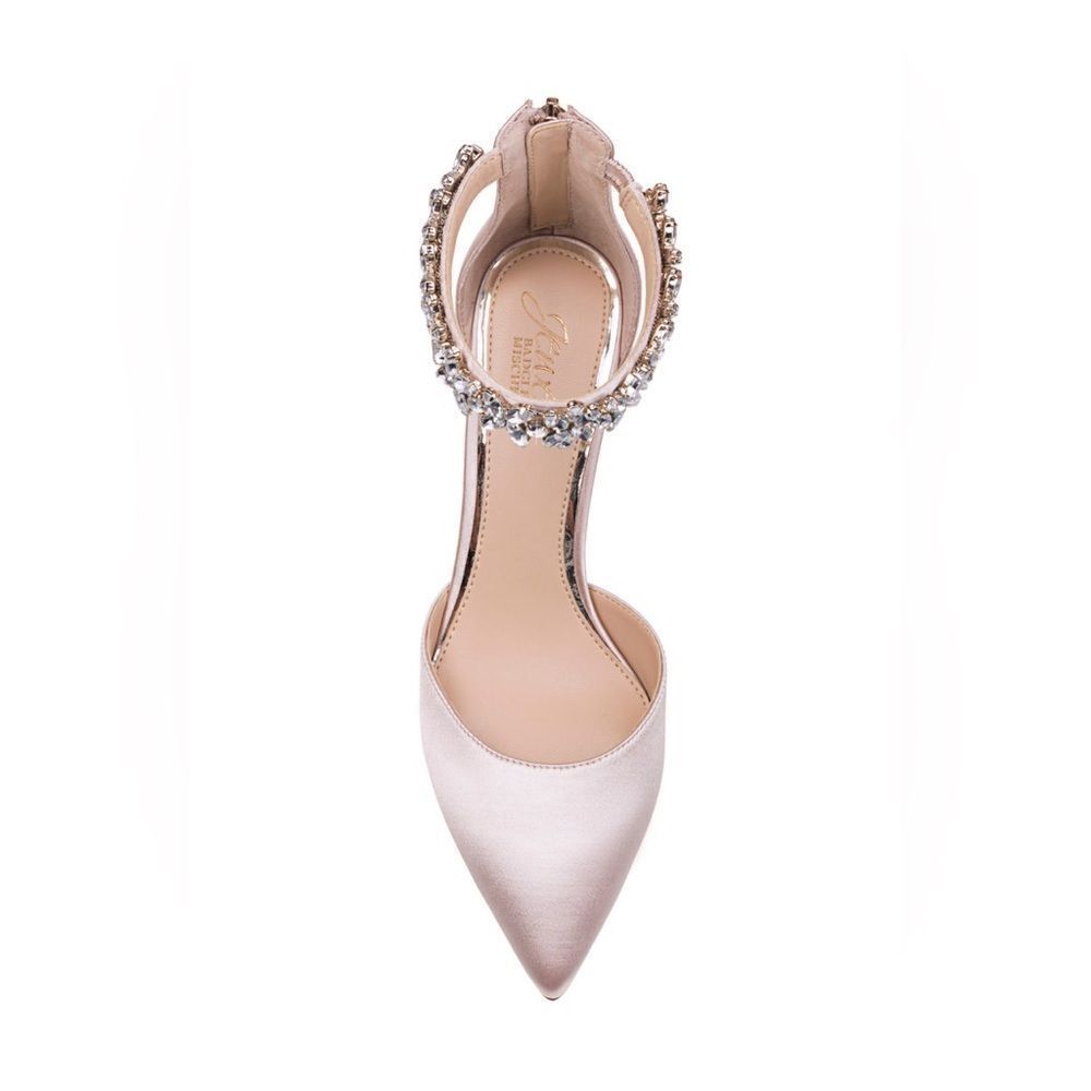 Jewel Badgley Mischka
Raleigh Pointed Toe Kitten D'Orsay